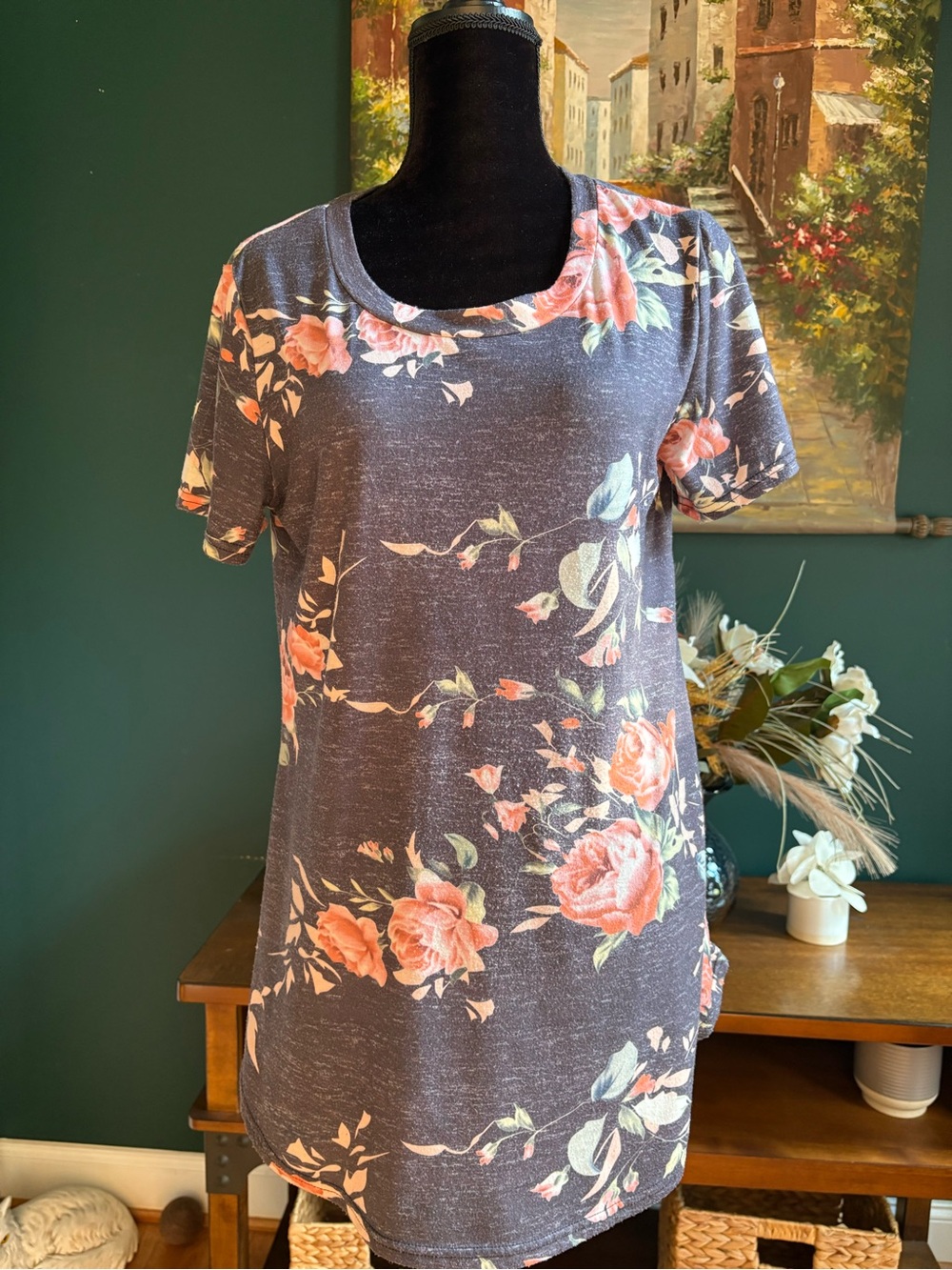 Gray Floral Short Sleeve Tunic with Peach Roses